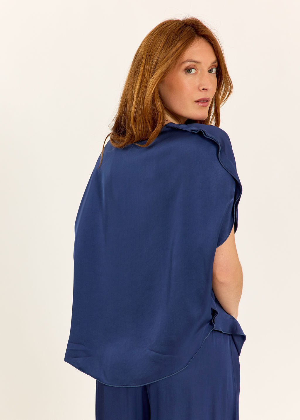 TOP AVEC LES CÔTÉS ARRONDIS ISCA BLUE
