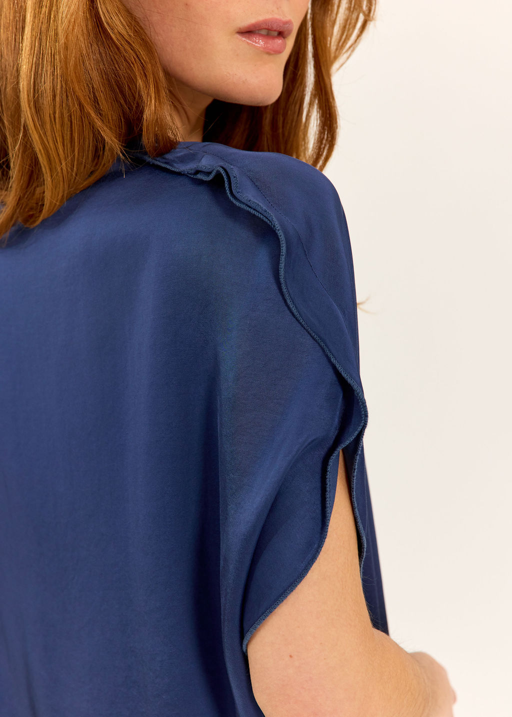 TOP AVEC LES CÔTÉS ARRONDIS ISCA BLUE