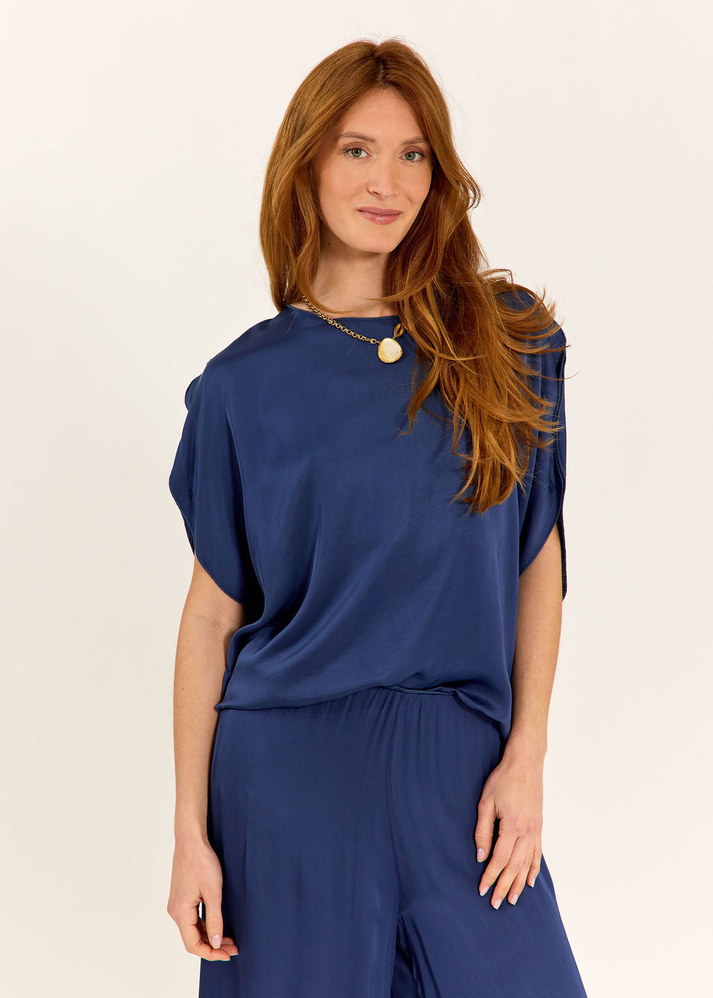 TOP AVEC LES CÔTÉS ARRONDIS ISCA BLUE