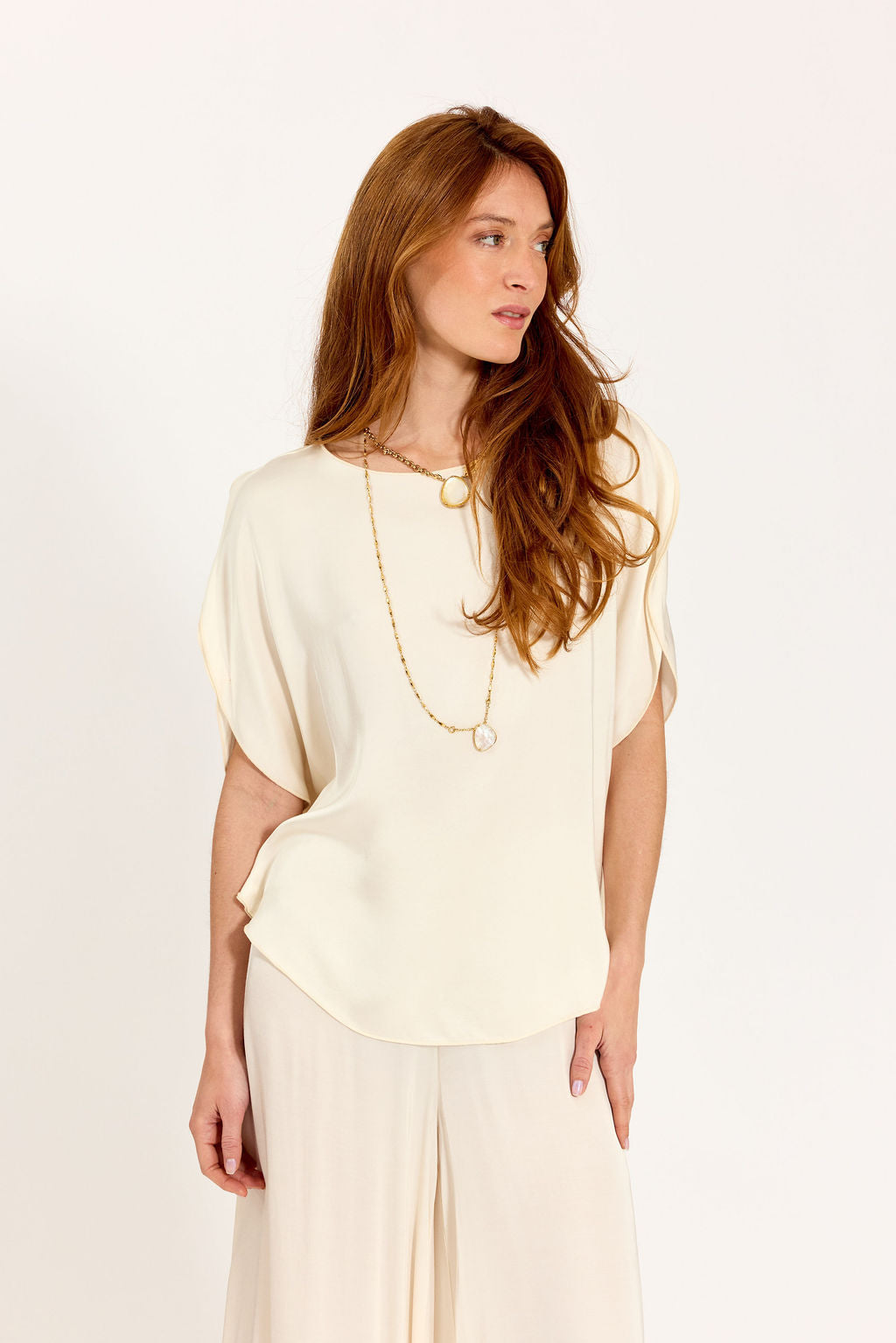 TOP AVEC LES CÔTÉS ARRONDIS ISCA ECRU