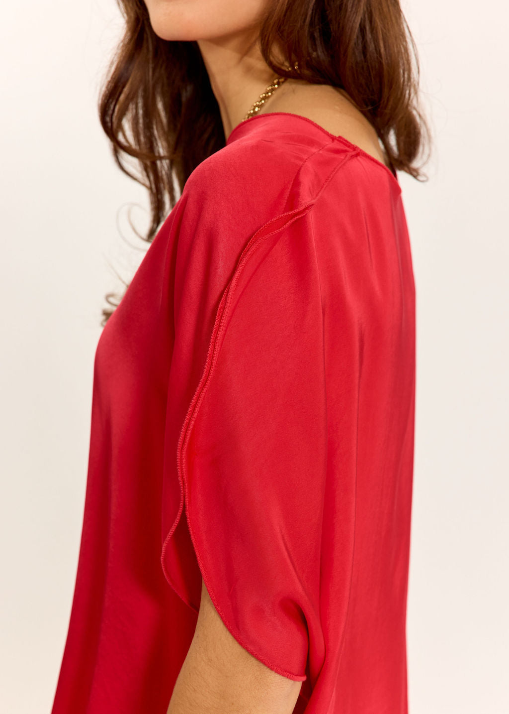 TOP AVEC LES CÔTÉS ARRONDIS ISCA ROUGE