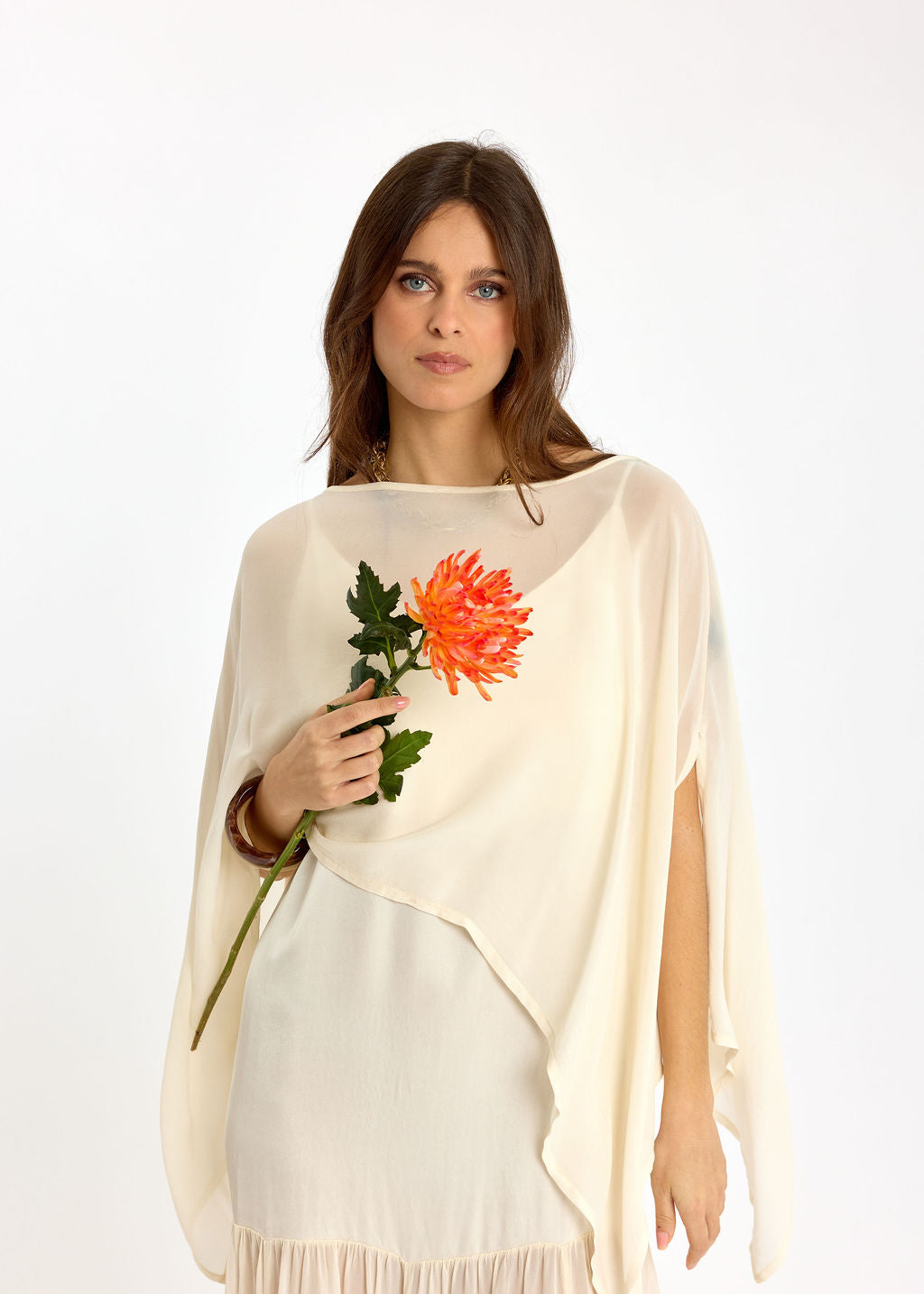 SHORT VISCOSE VEIL CAPE LINA ECRU - Lauren Vidal