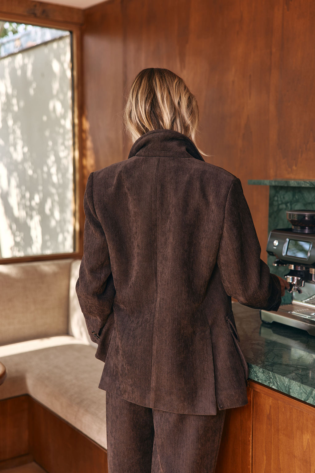 VESTE BLAZER EN VELOURS FLUIDE LEONA CAFE
