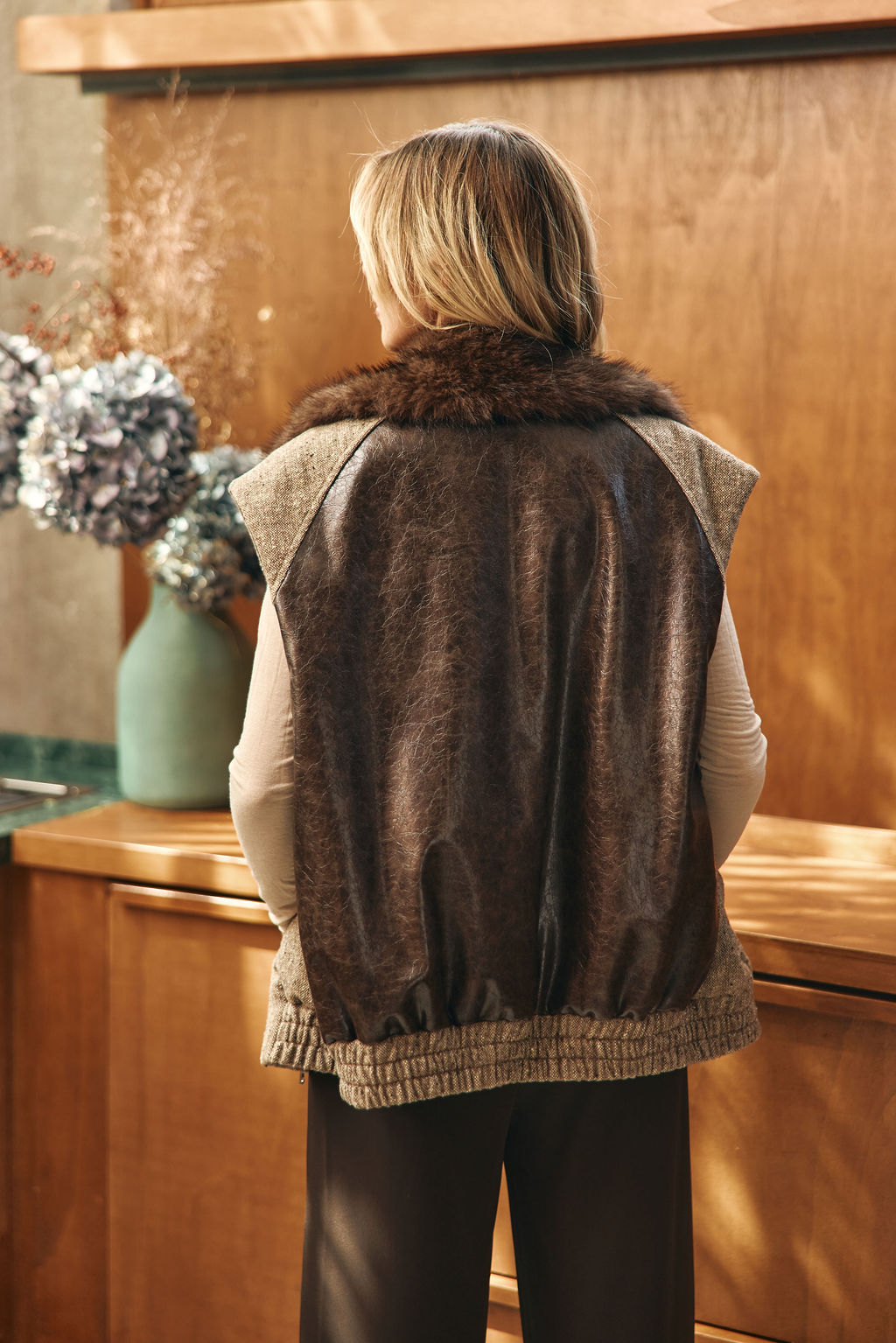 BONIE CAMEL TWO-FABRIC SLEEVELESS JACKET