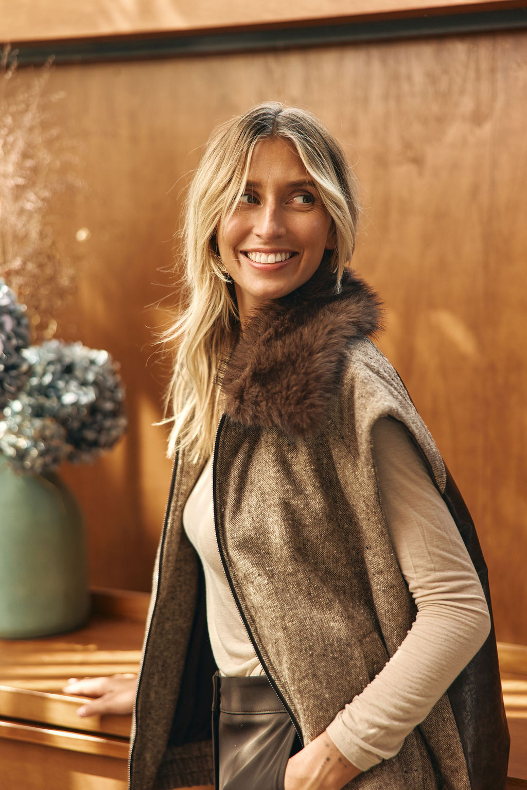 BONIE CAMEL TWO-FABRIC SLEEVELESS JACKET