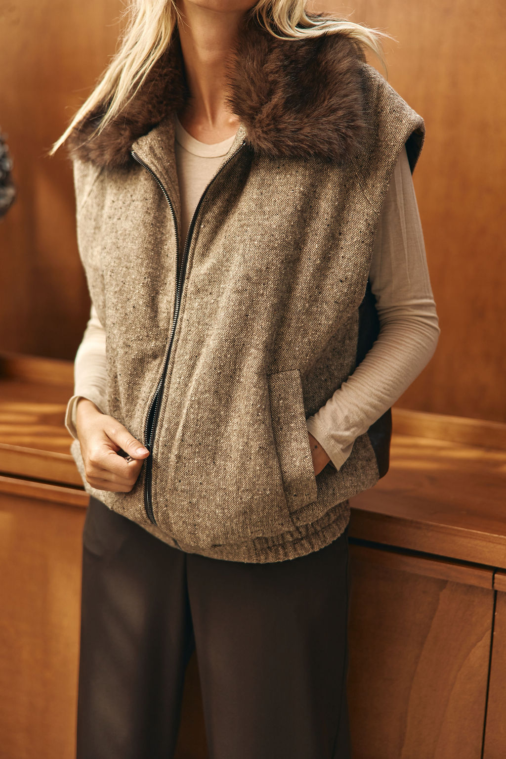 BONIE CAMEL TWO-FABRIC SLEEVELESS JACKET