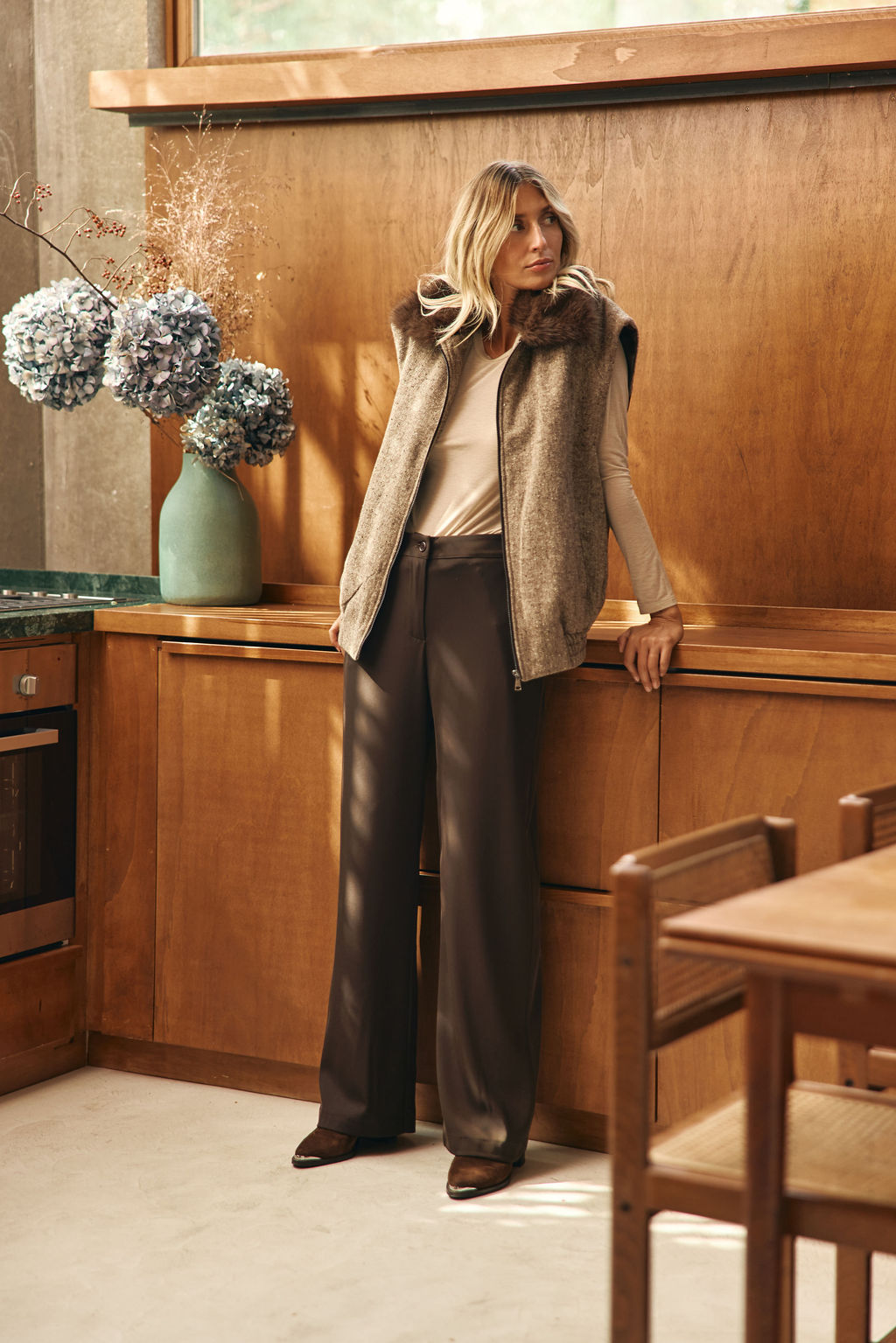 BONIE CAMEL TWO-FABRIC SLEEVELESS JACKET
