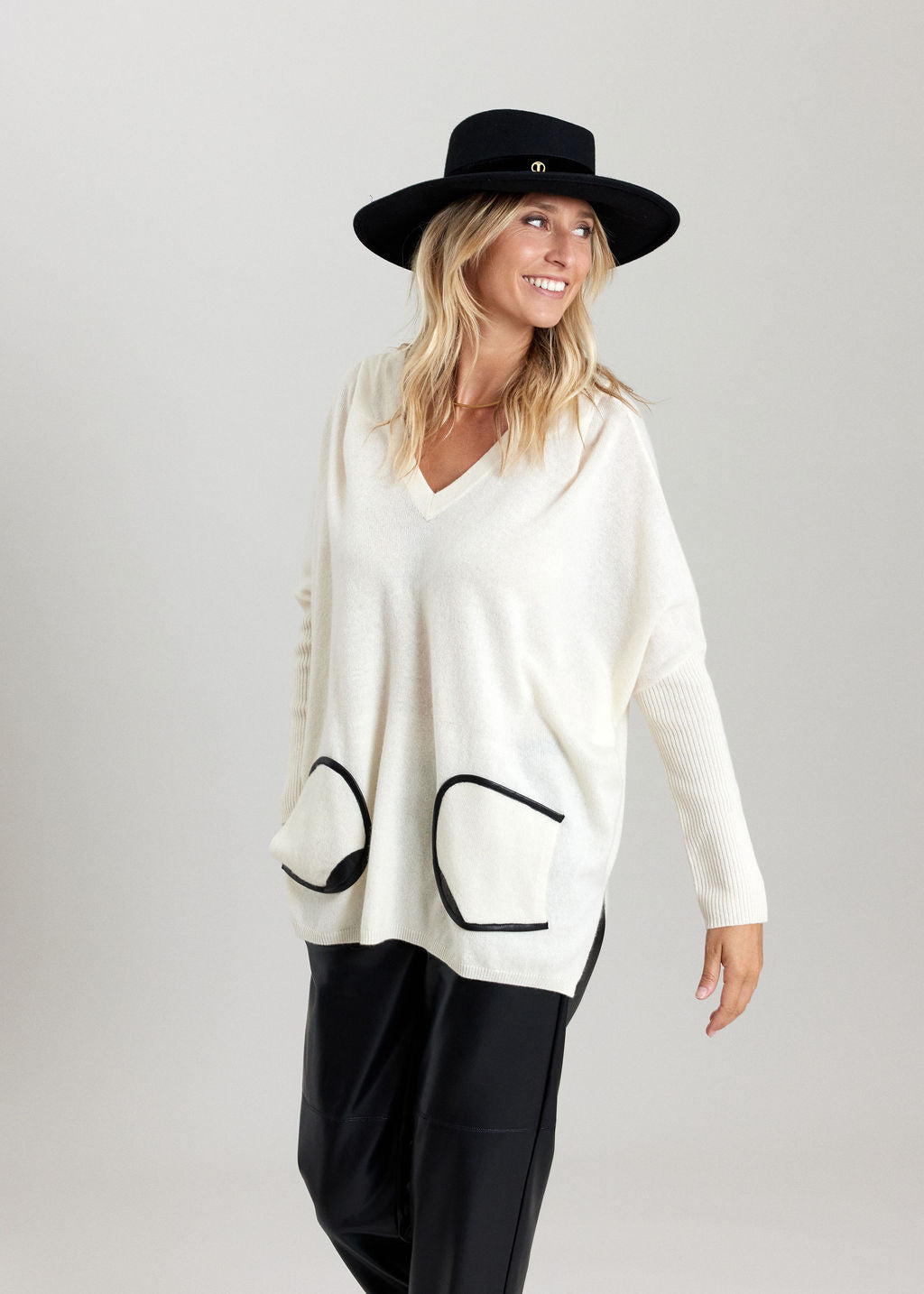 PULL A CAPUCHE CACHEMIRE ELMA ECRU