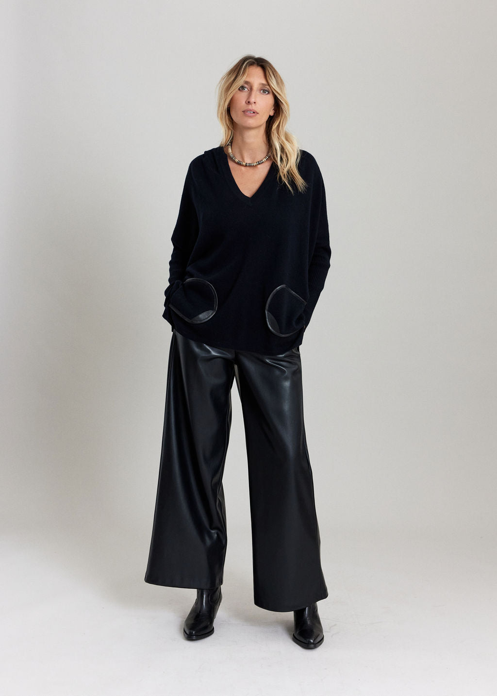 PULL A CAPUCHE CACHEMIRE ELMA NOIR