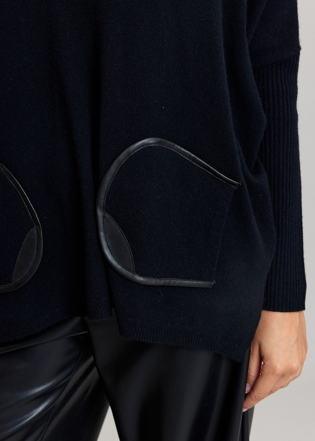 PULL A CAPUCHE CACHEMIRE ELMA NOIR