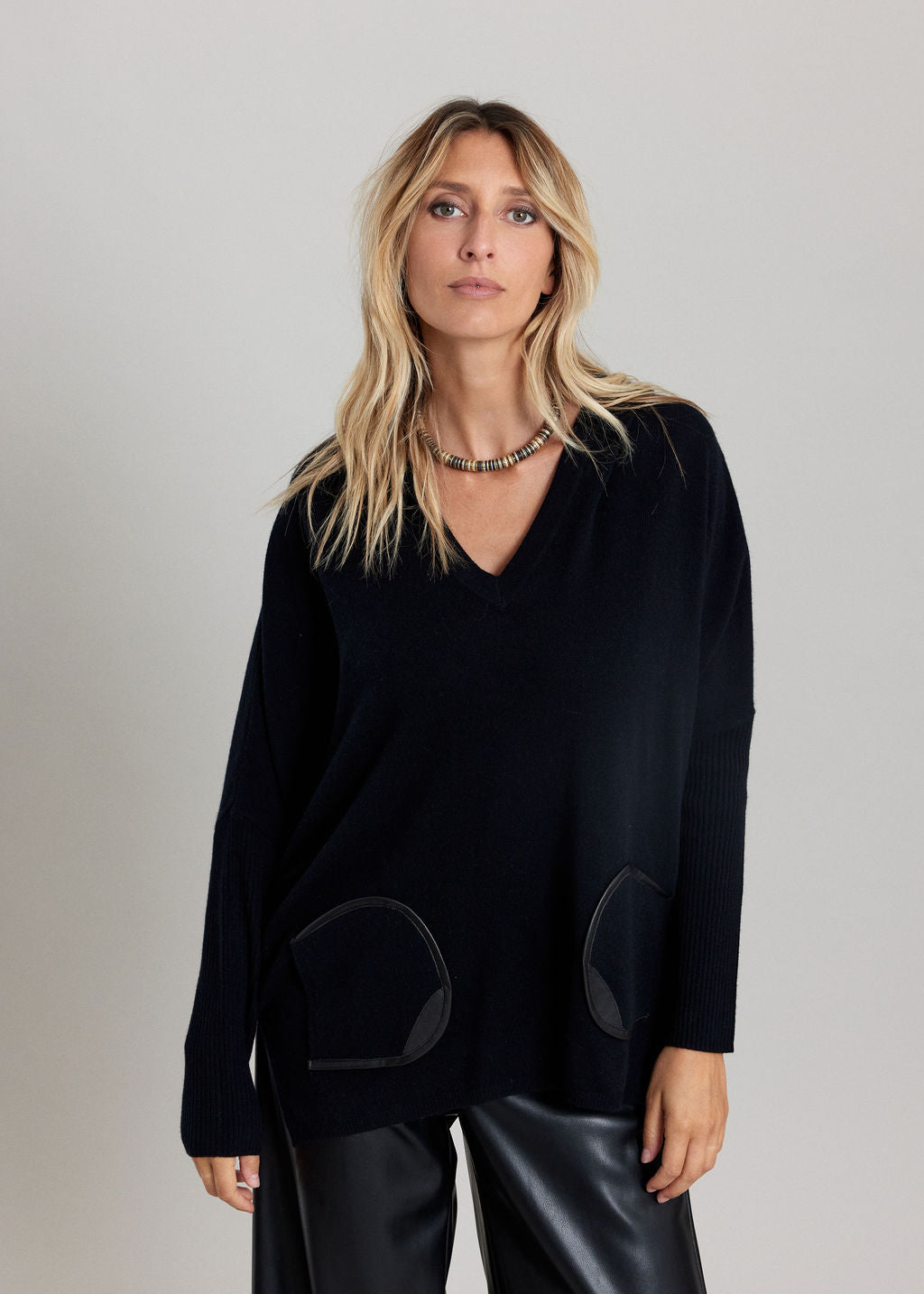 PULL A CAPUCHE CACHEMIRE ELMA NOIR