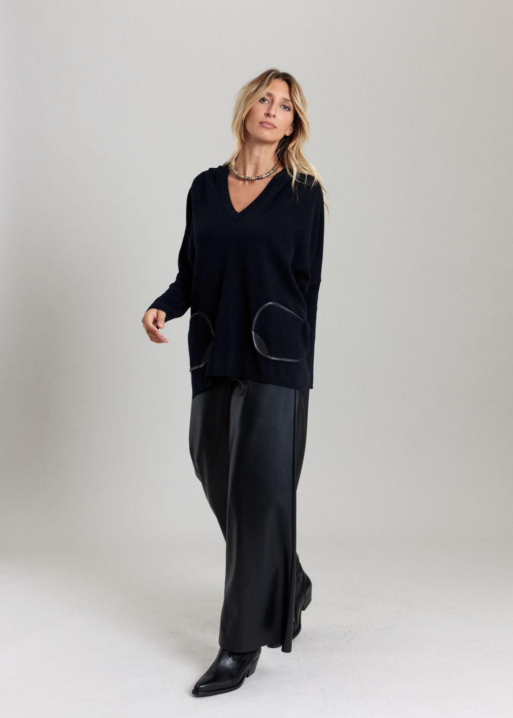 PULL A CAPUCHE CACHEMIRE ELMA NOIR