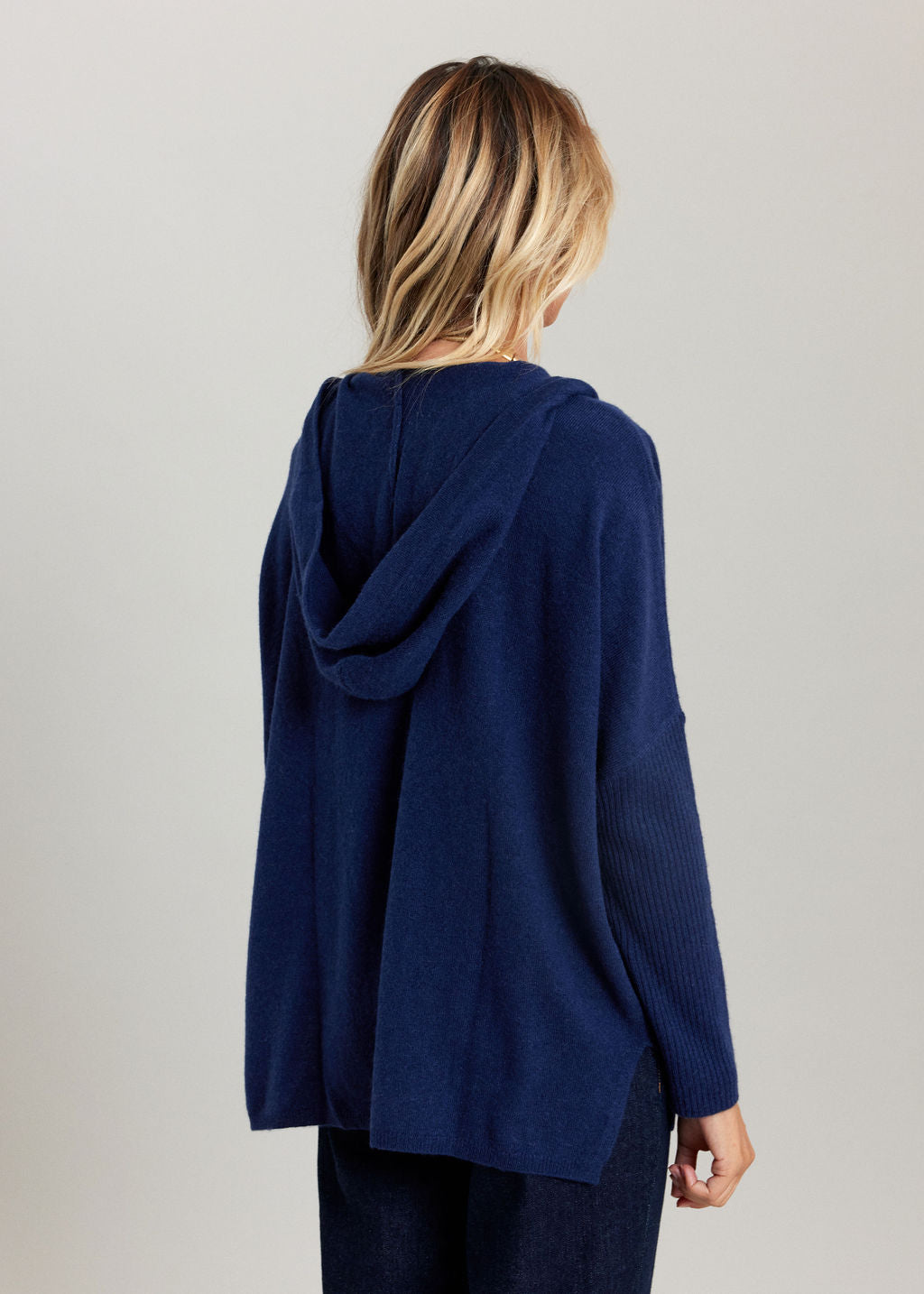 PULL A CAPUCHE CACHEMIRE ELMA NUIT