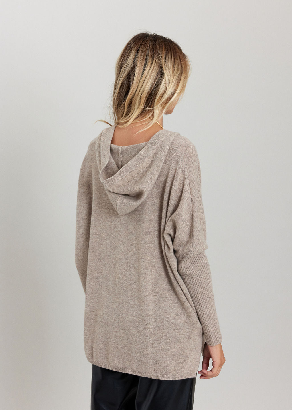 PULL A CAPUCHE CACHEMIRE ELMA TAUPE
