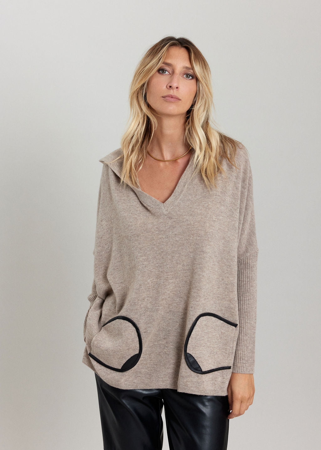 PULL A CAPUCHE CACHEMIRE ELMA TAUPE