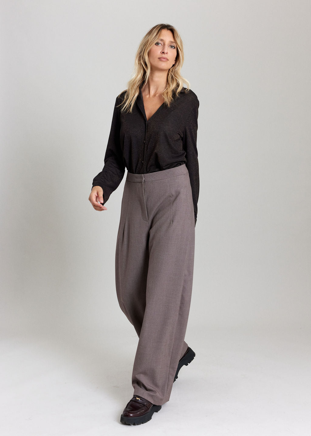 PANTALON LONG À LA COUPE SOUPLE LISY TAUPE
