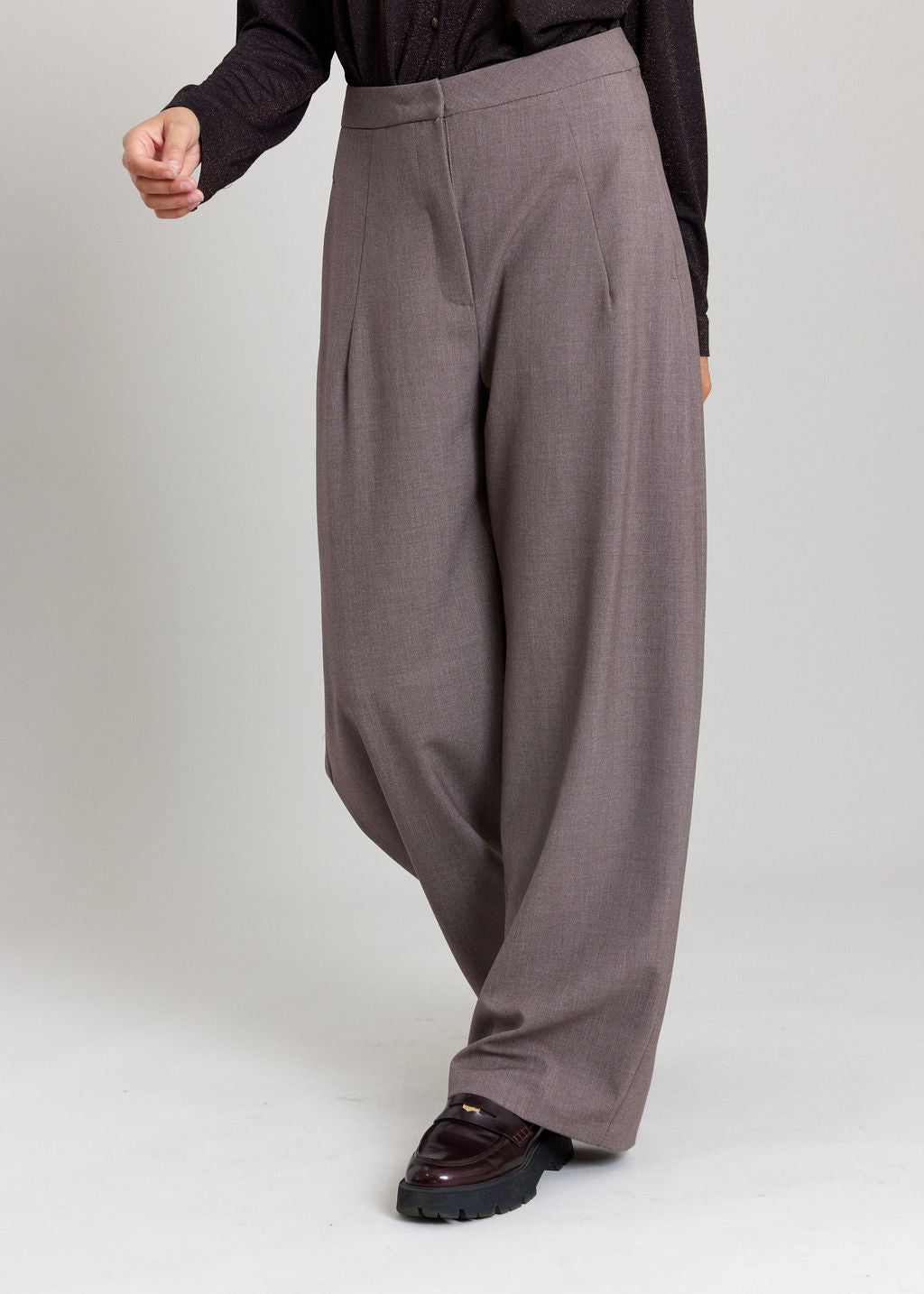 PANTALON LONG À LA COUPE SOUPLE LISY TAUPE
