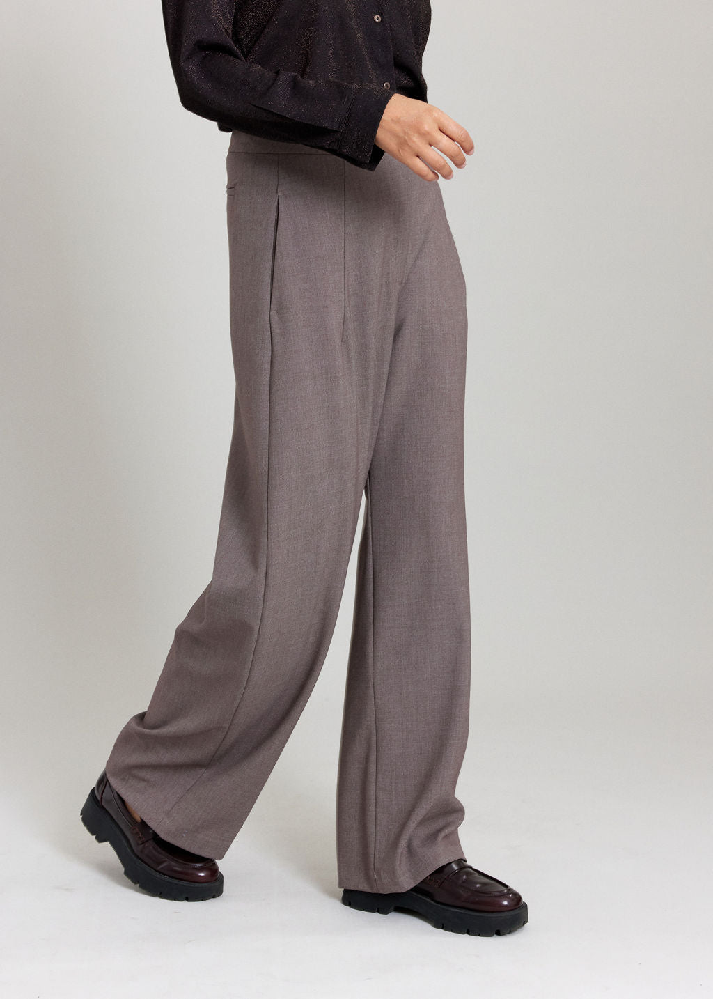 PANTALON LONG À LA COUPE SOUPLE LISY TAUPE