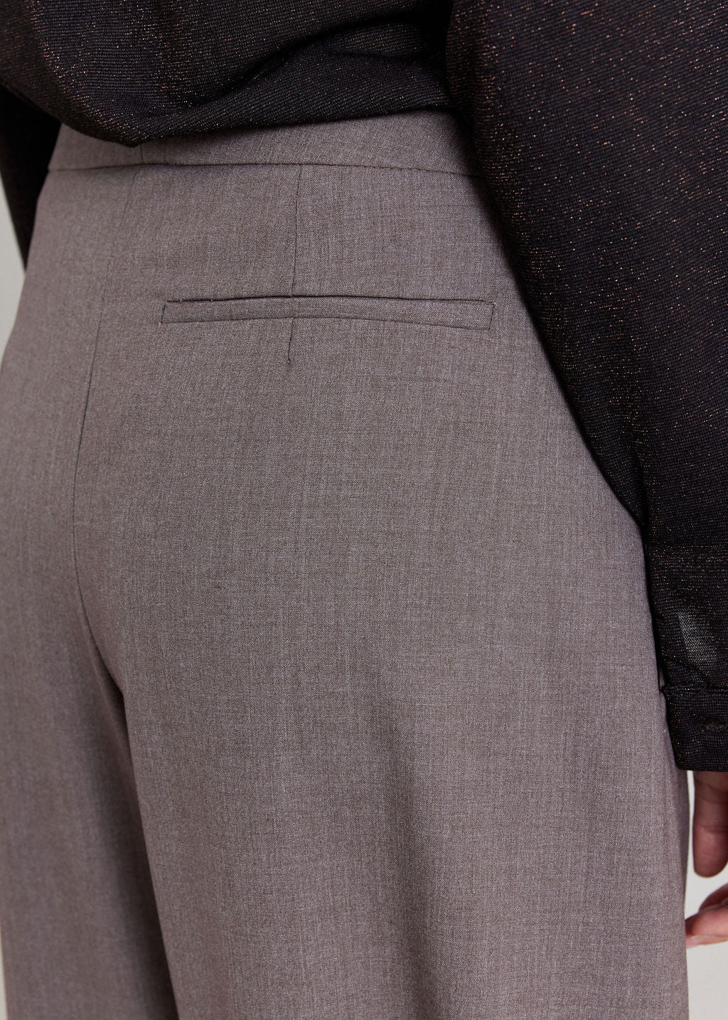 PANTALON LONG À LA COUPE SOUPLE LISY TAUPE