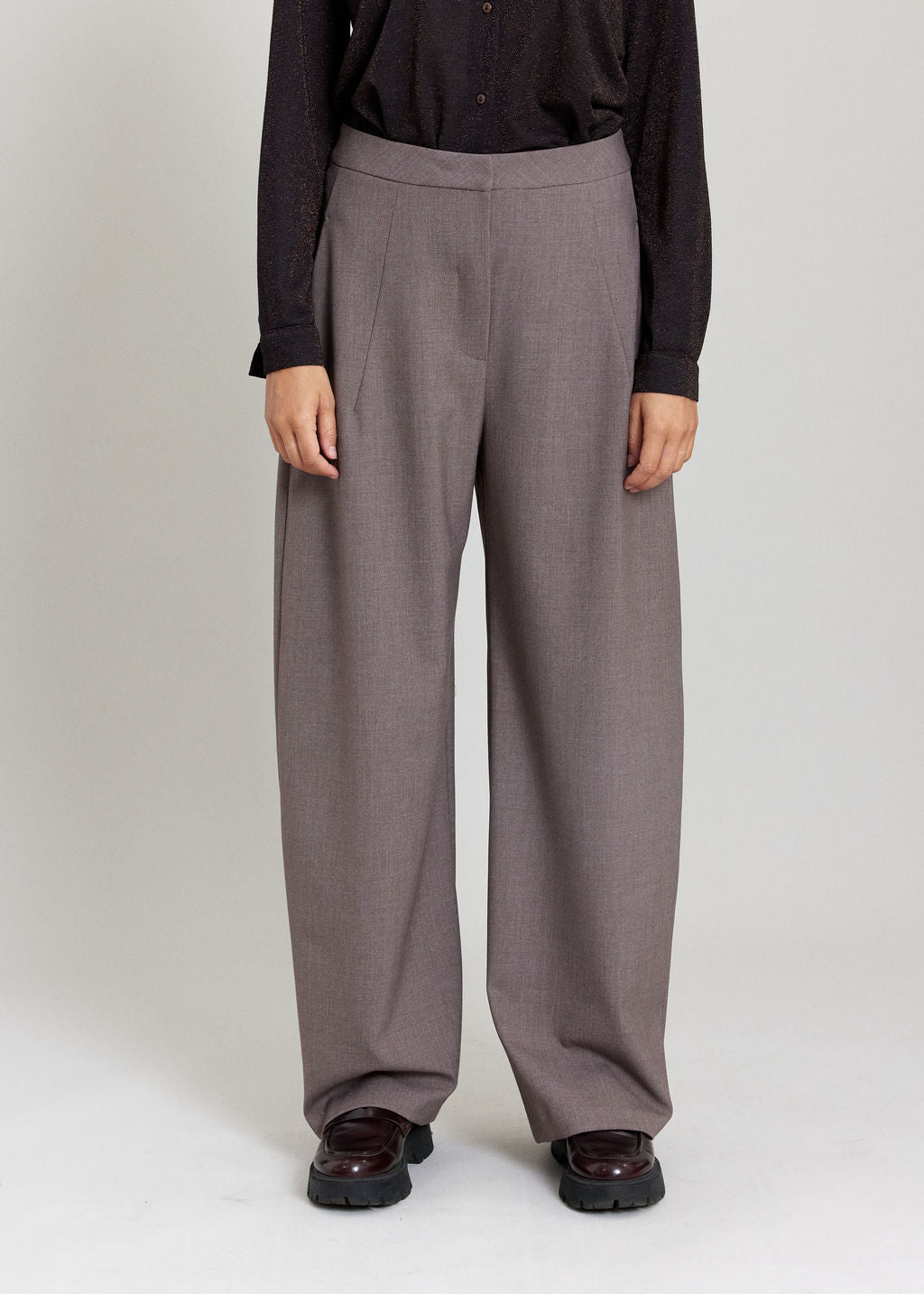 PANTALON LONG À LA COUPE SOUPLE LISY TAUPE