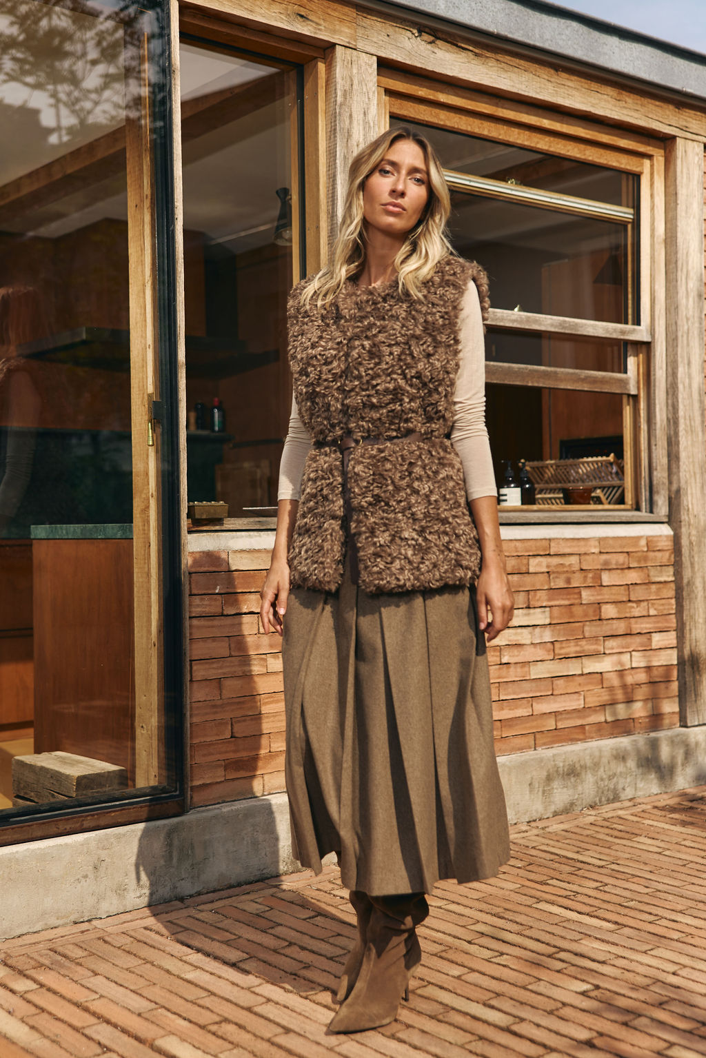 VESTE SANS MANCHES EN FAUSSE FOURRURE BOUCLETTE SWAN ECORCE