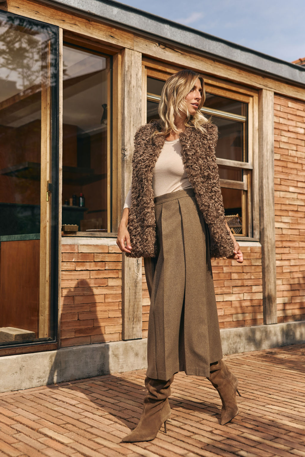VESTE SANS MANCHES EN FAUSSE FOURRURE BOUCLETTE SWAN ECORCE