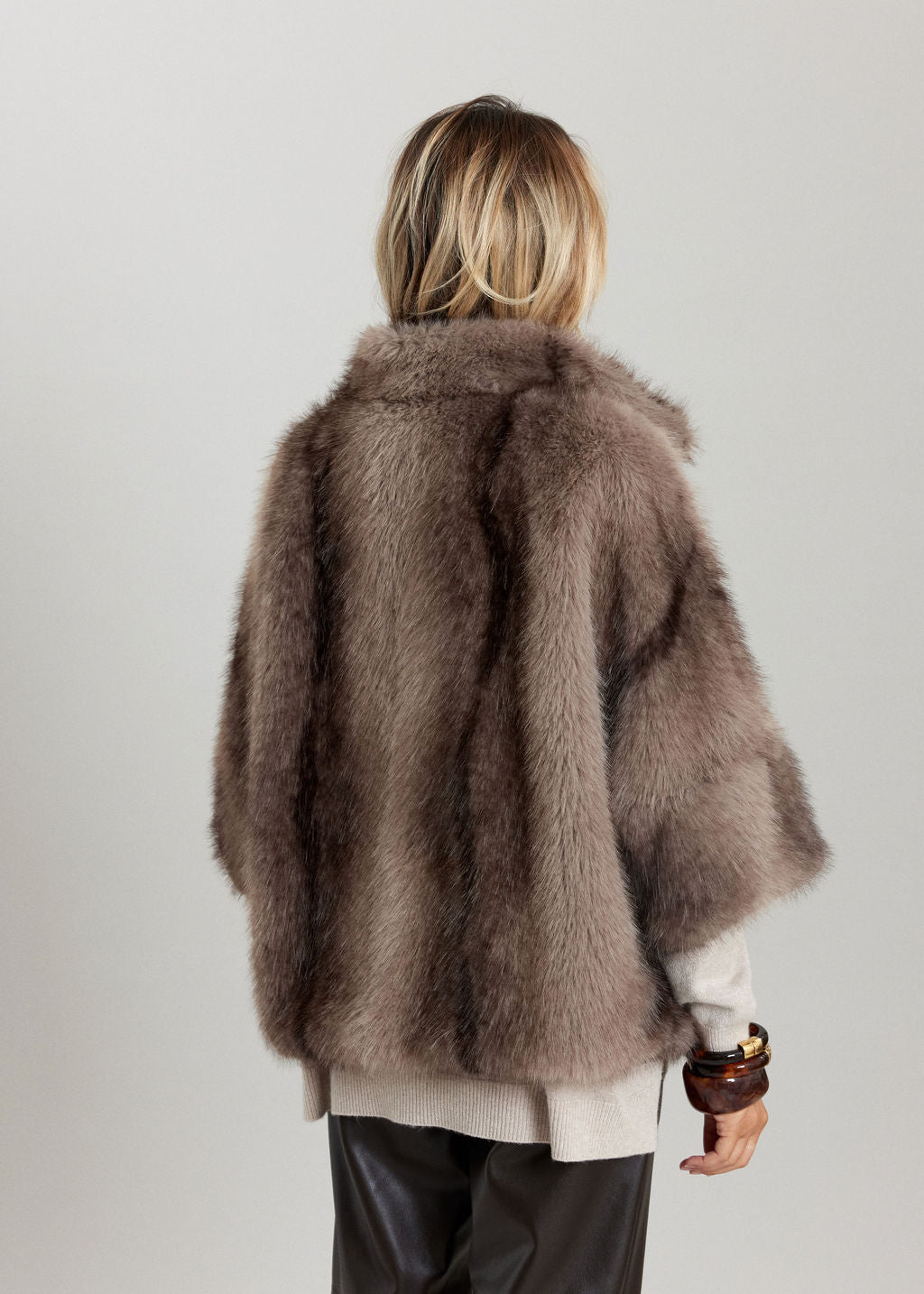VESTE SANS MANCHES EN FAUSSE FOURRURE DOVA TAUPE