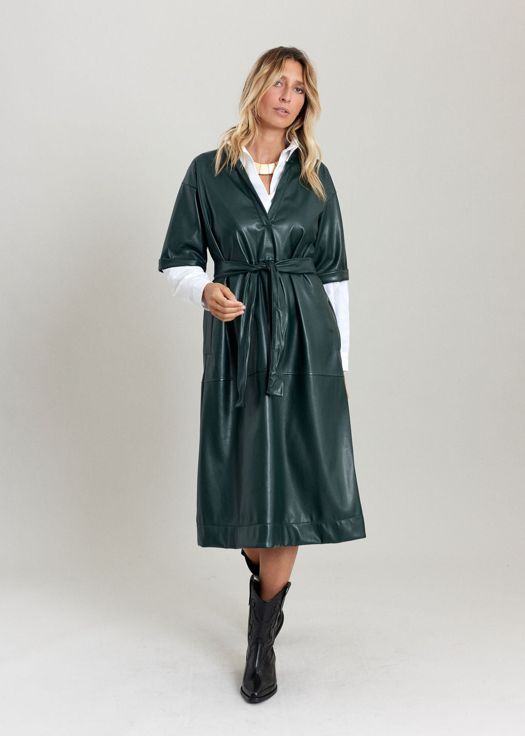 ROBE MIDI EN SIMILI CUIR À LA COUPE STRUCTURÉE ELSA FOREST