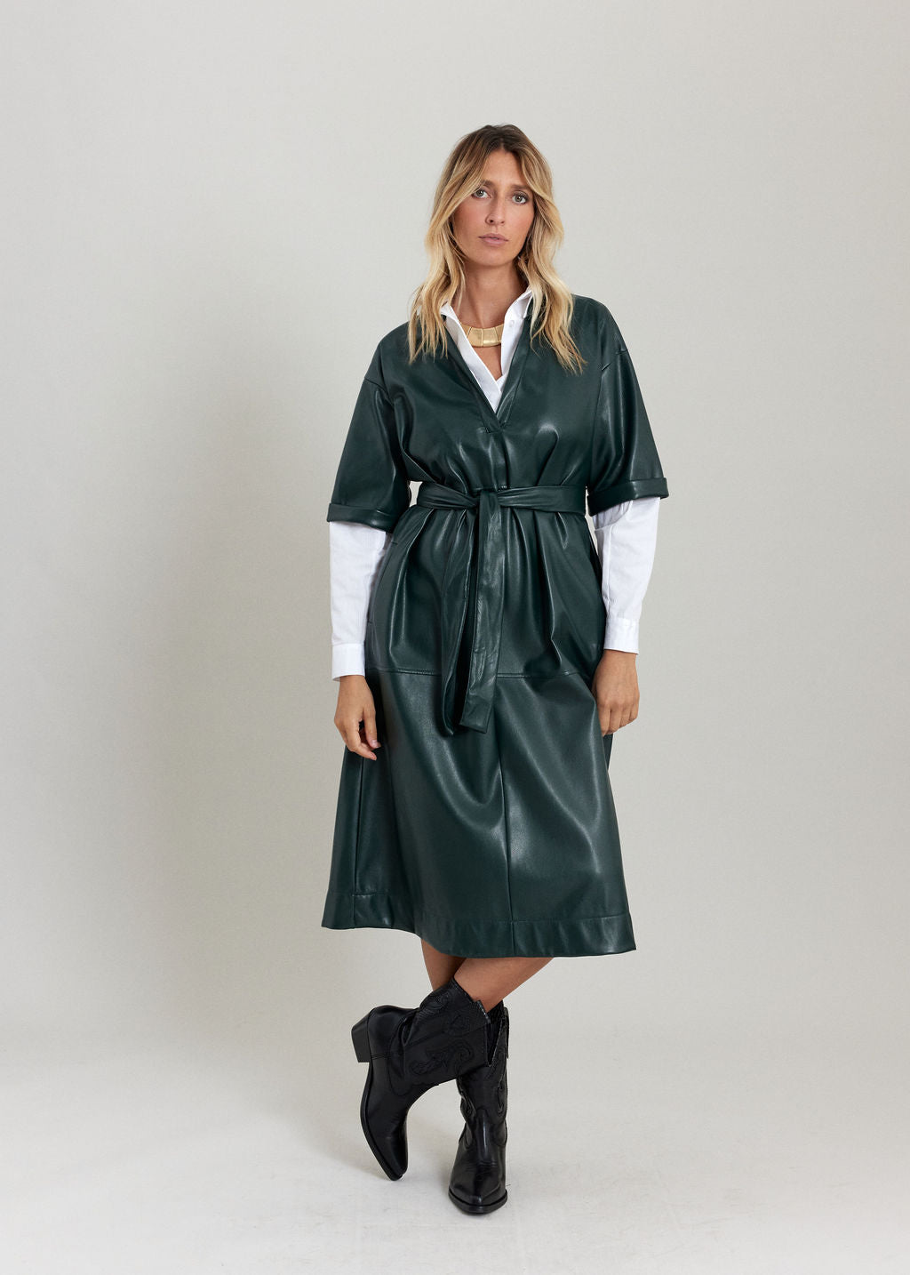 ROBE MIDI EN SIMILI CUIR À LA COUPE STRUCTURÉE ELSA FOREST