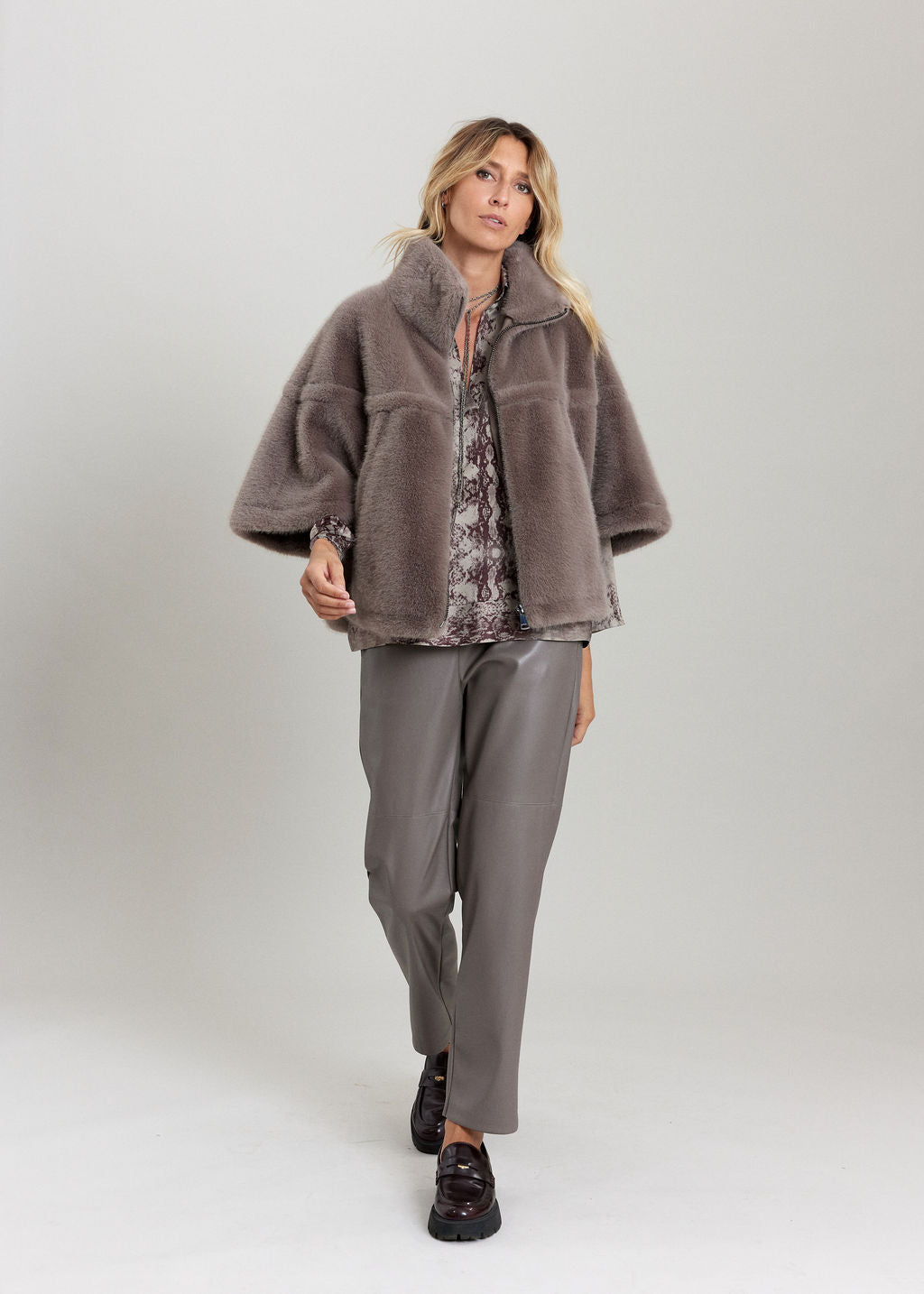 PONCHO EN FAUSSE FOURRURE IZA TAUPE