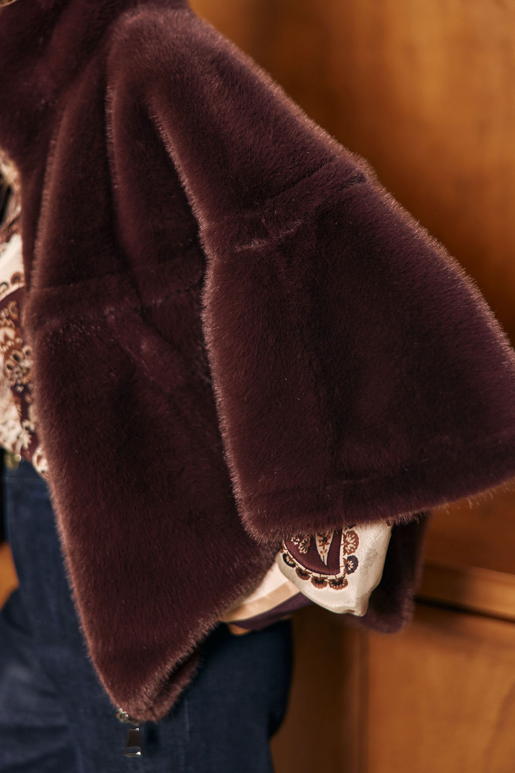 PONCHO EN FAUSSE FOURRURE IZA VINO