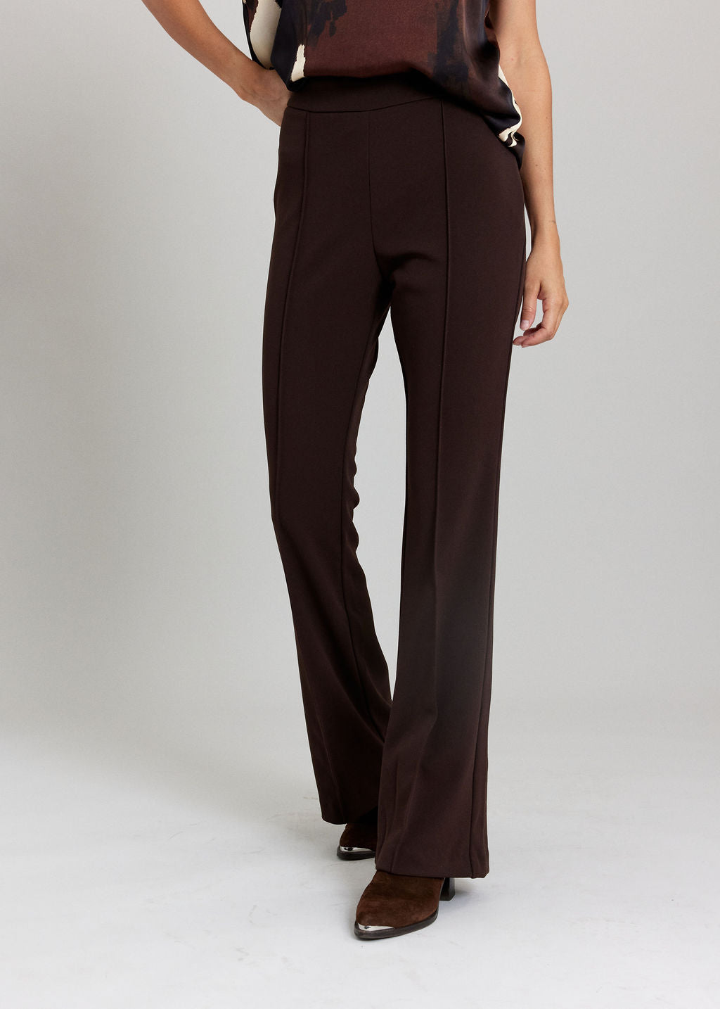 PANTALON LÉGÈREMENT ÉVASÉ STRETCH JADE CAFÉ