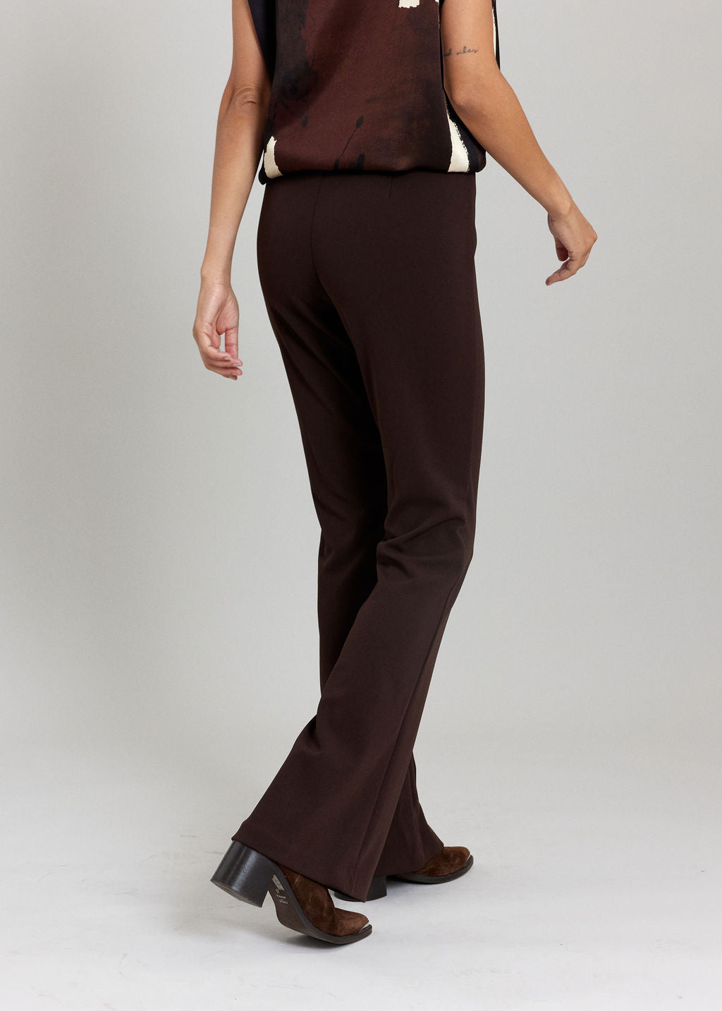PANTALON LÉGÈREMENT ÉVASÉ STRETCH JADE CAFÉ