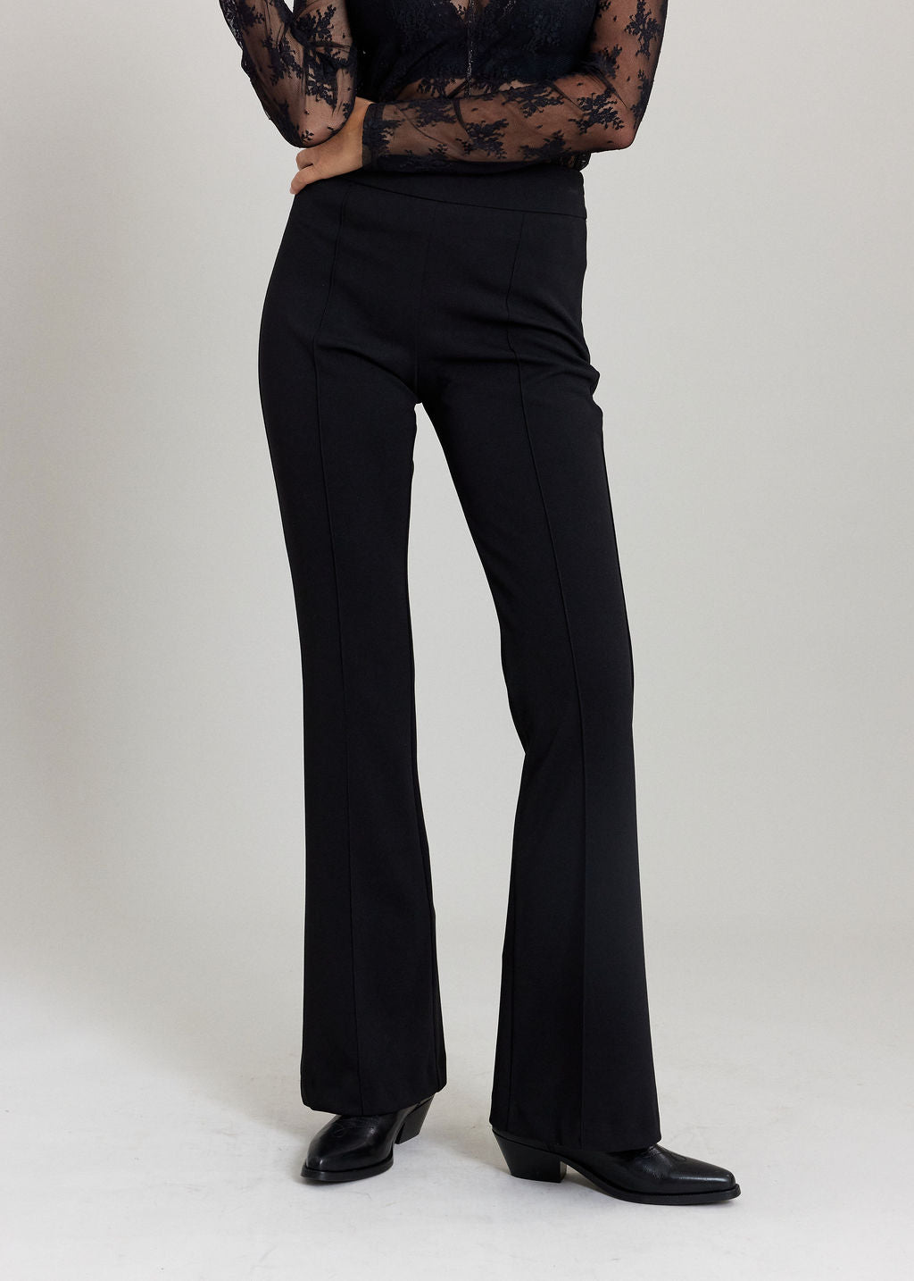 PANTALON LÉGÈREMENT ÉVASÉ STRETCH JADE NOIR