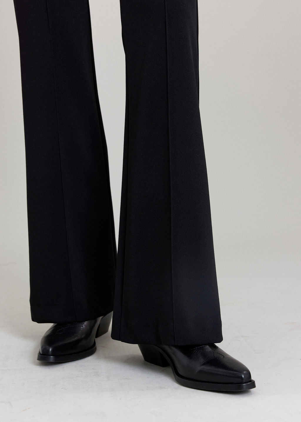 PANTALON LÉGÈREMENT ÉVASÉ STRETCH JADE NOIR