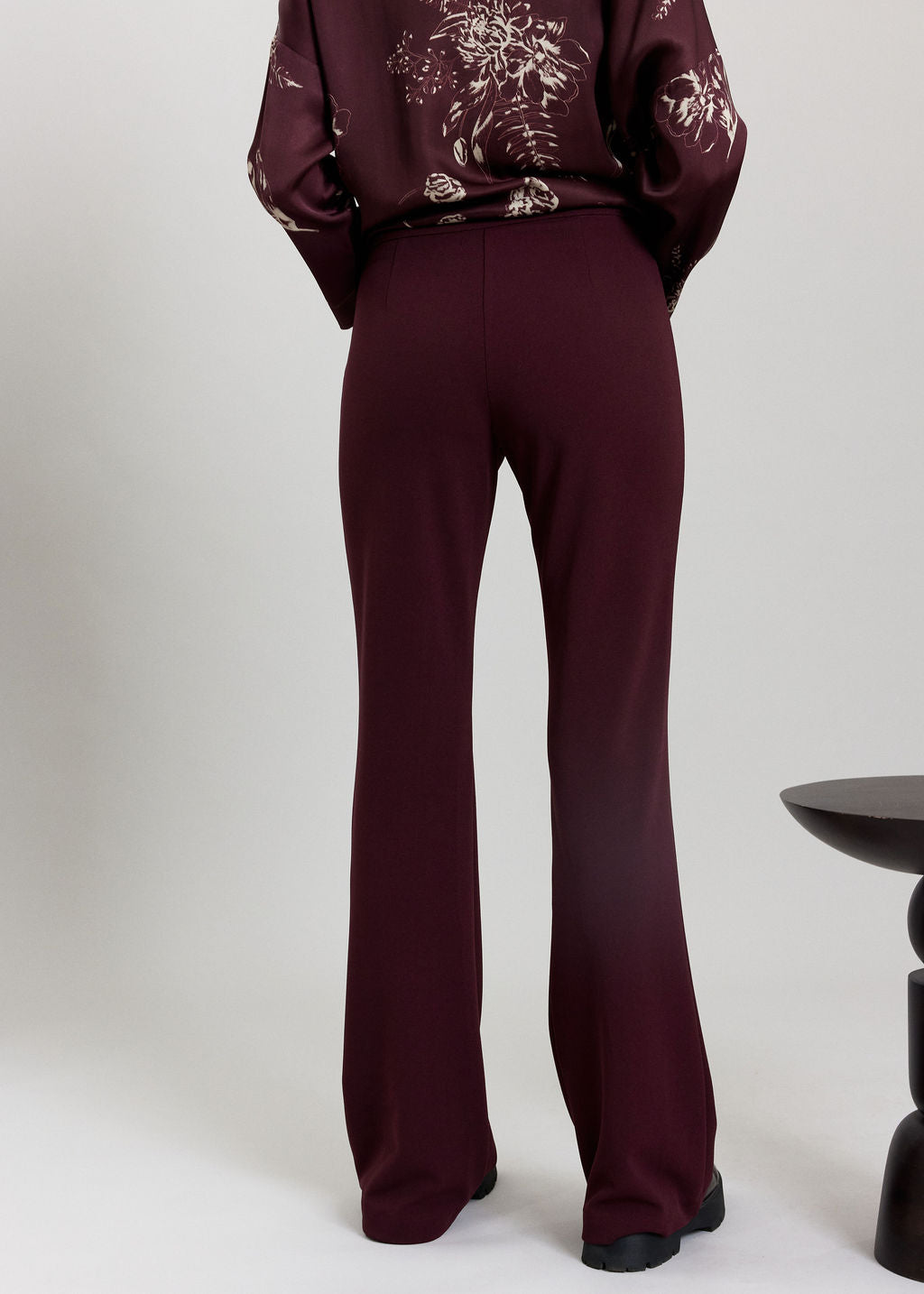 PANTALON LÉGÈREMENT ÉVASÉ STRETCH JADE VINO