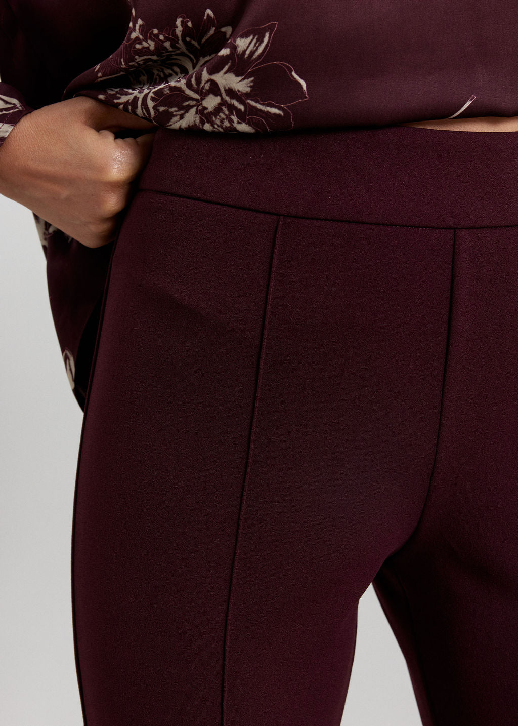 PANTALON LÉGÈREMENT ÉVASÉ STRETCH JADE VINO