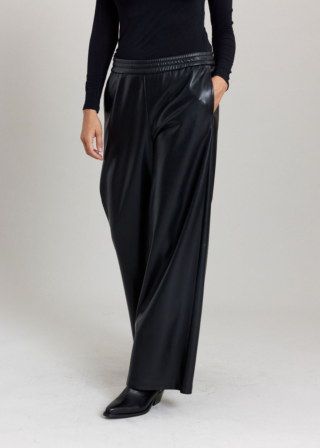MAY 7/8 FAUX LEATHER TROUSERS BLACK