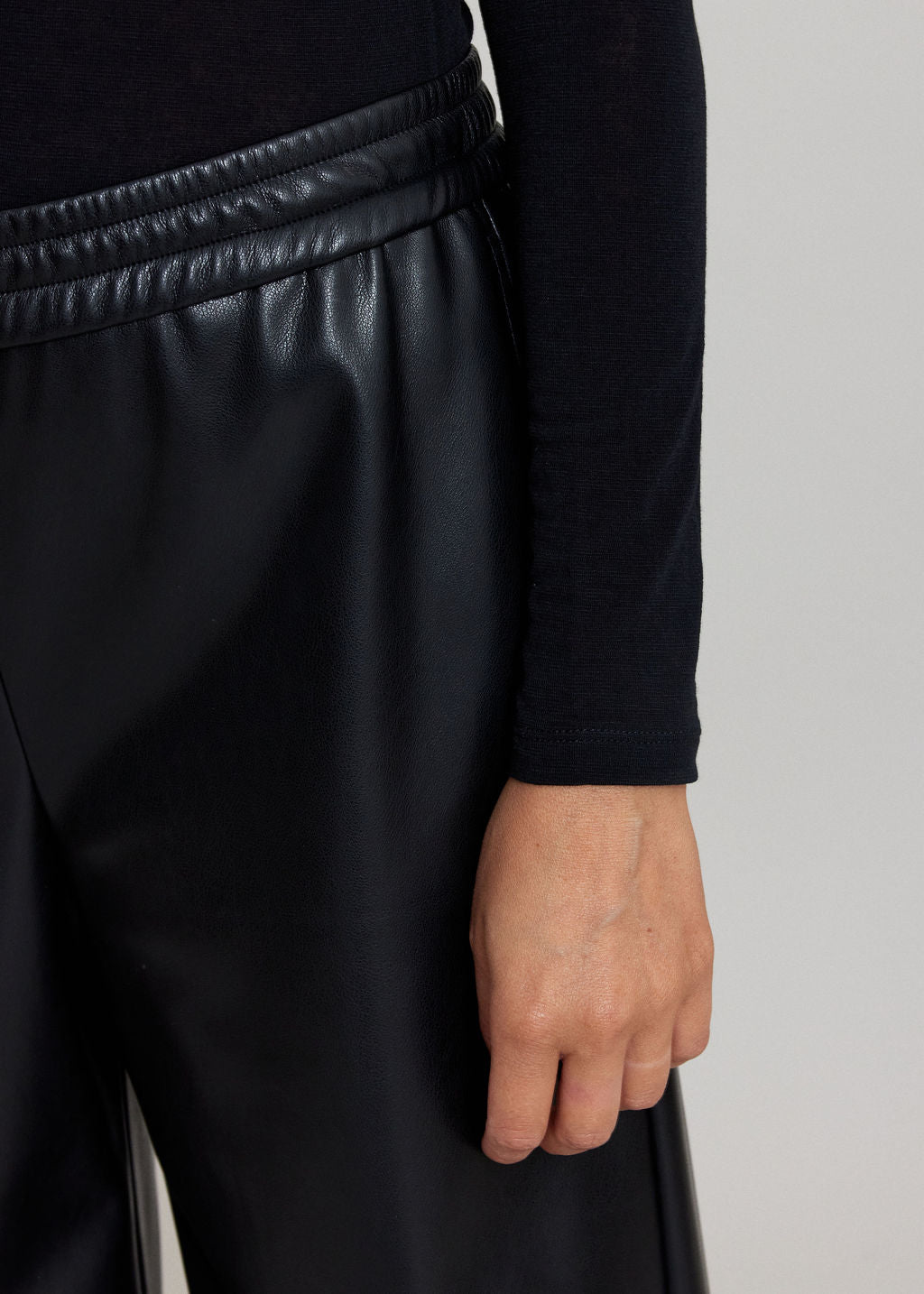 MAY 7/8 FAUX LEATHER TROUSERS BLACK