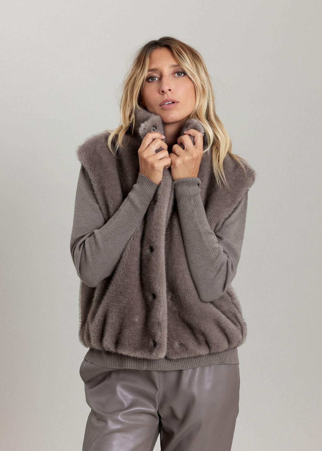GILET SANS MANCHES BI-MATIÈRE À EFFET IRISÉ BICOLORE SILAM TAUPE