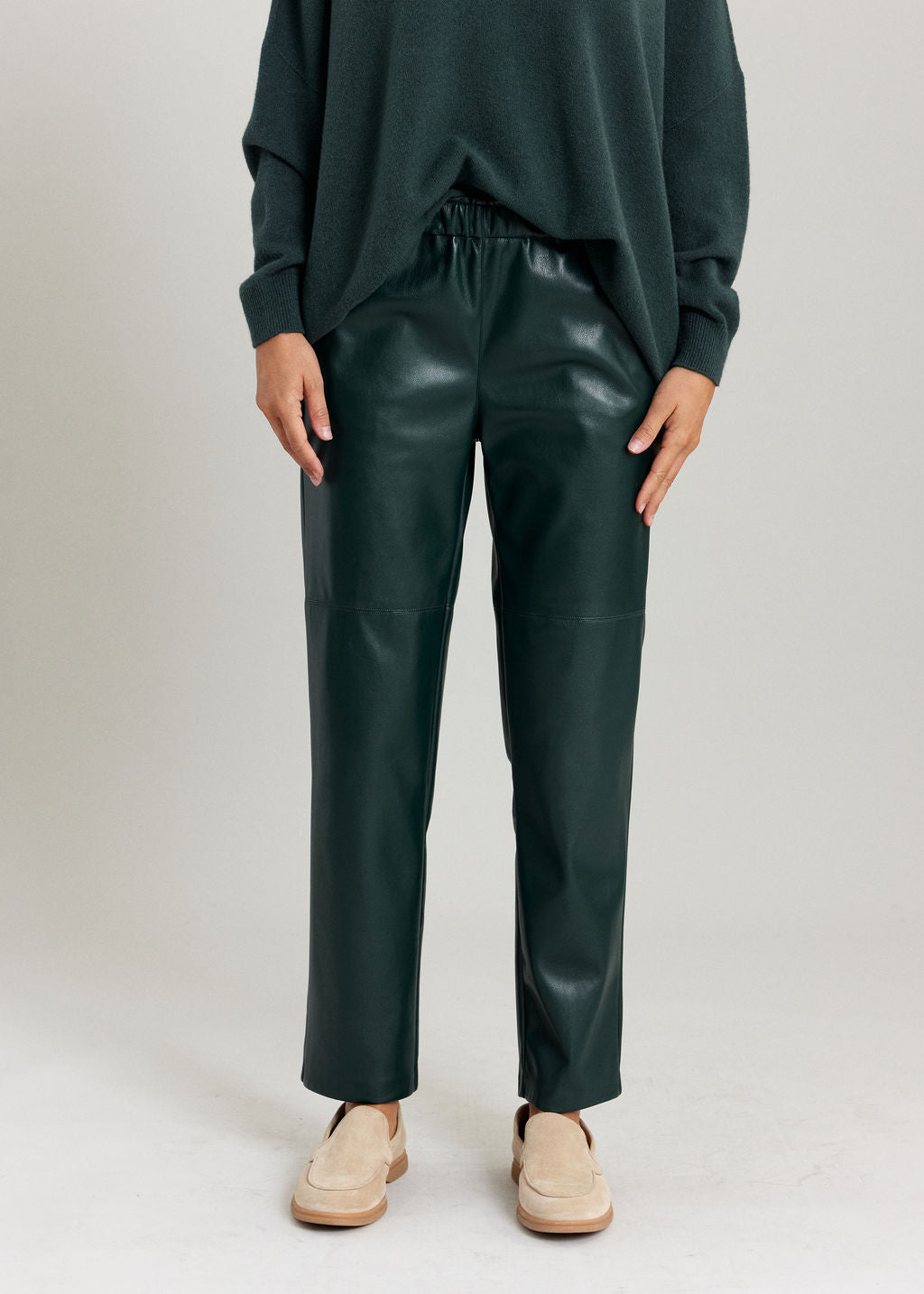 PANTALON FITTÉ 7/8IÈME EN SIMILI CUIR WOODY FOREST