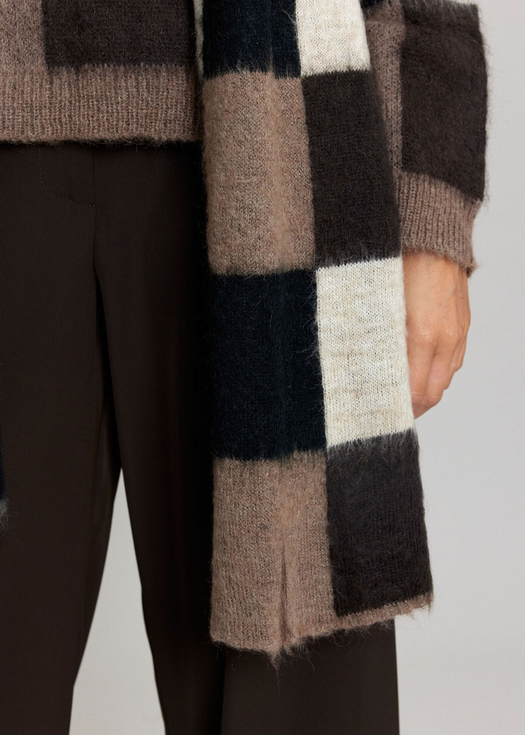 DINA MOKA DOUBLE-FACED LARGE-CHECK KNIT SCARF