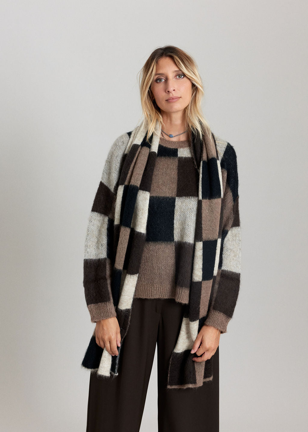 DINA MOKA DOUBLE-FACED LARGE-CHECK KNIT SCARF