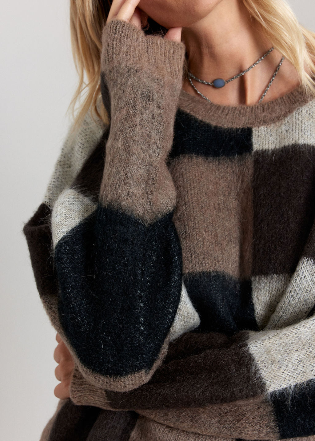 ELVIRE MOKA LARGE-CHECK CREW-NECK SWEATER