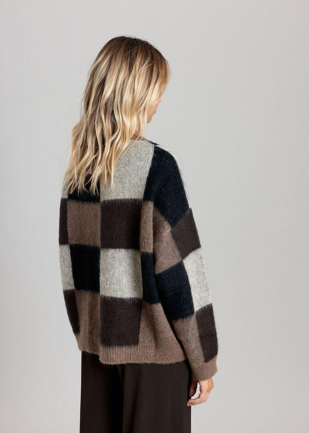 ELVIRE MOKA LARGE-CHECK CREW-NECK SWEATER