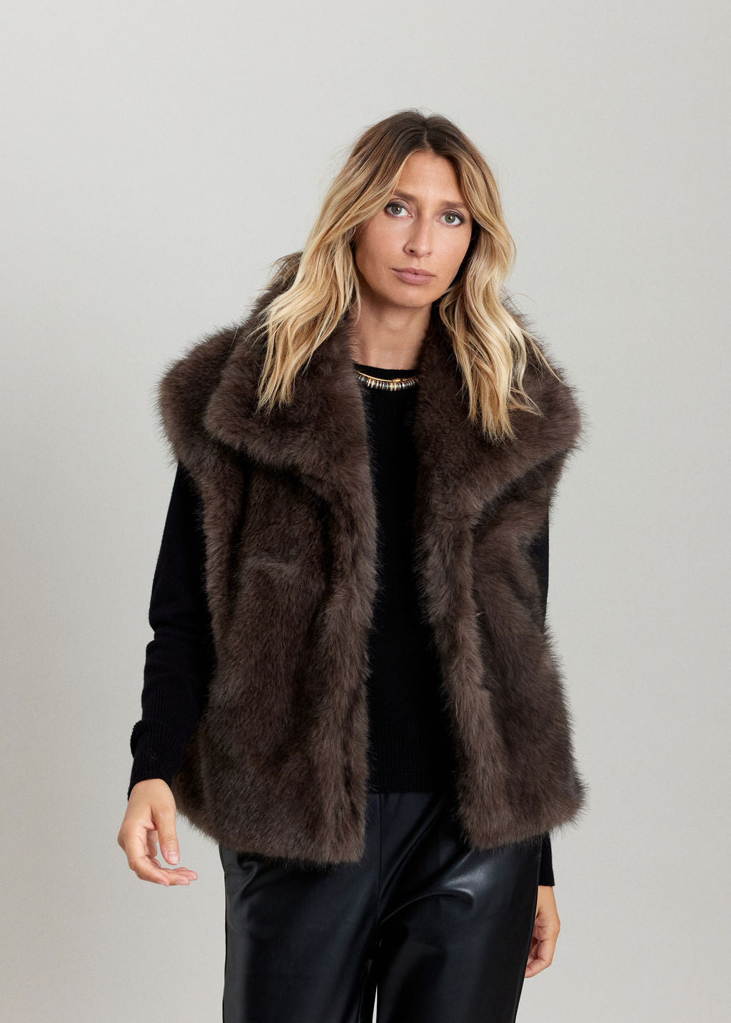 GILET SANS MANCHES EN FAUSSE FOURRURE LINDA CAFE