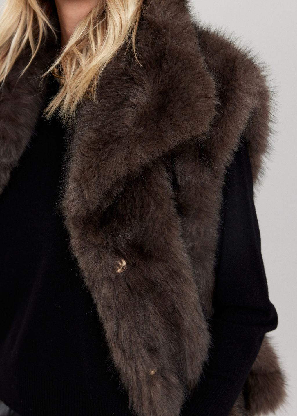 GILET SANS MANCHES EN FAUSSE FOURRURE LINDA CAFE