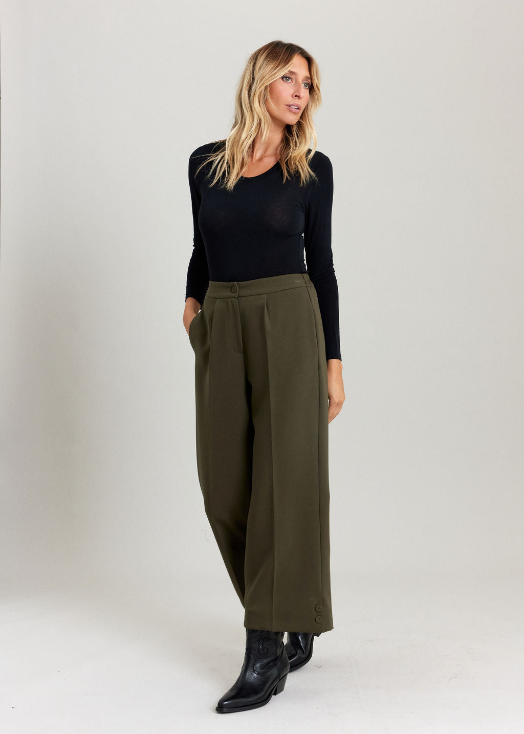 ALMA BRONZE STRAIGHT-LEG SHORTS