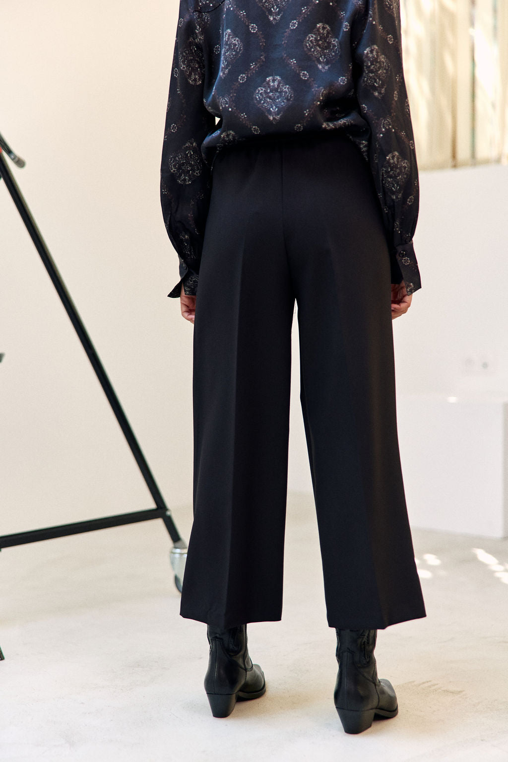 ALMA NOIR STRAIGHT-LEG SHORTS