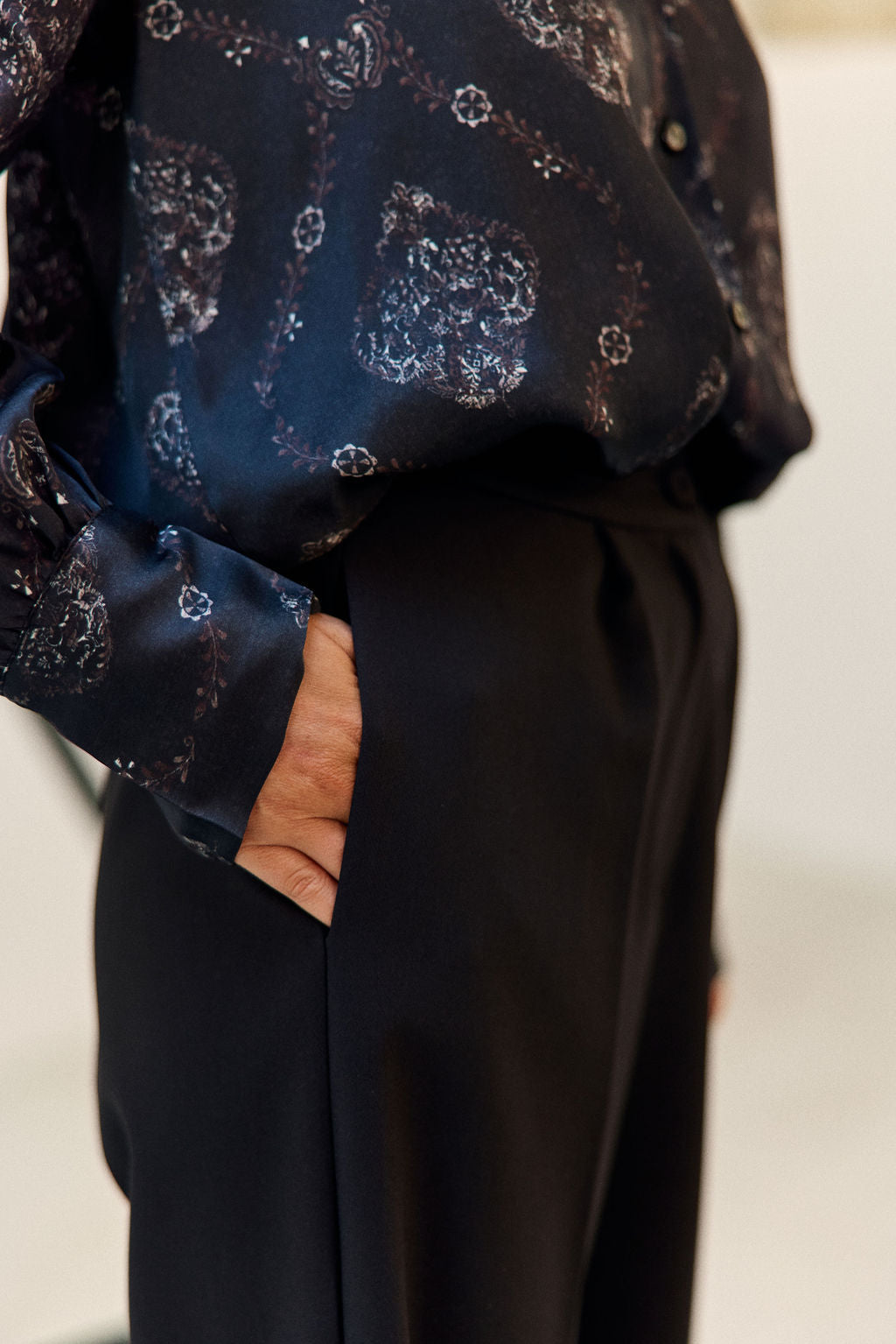 ALMA NOIR STRAIGHT-LEG SHORTS
